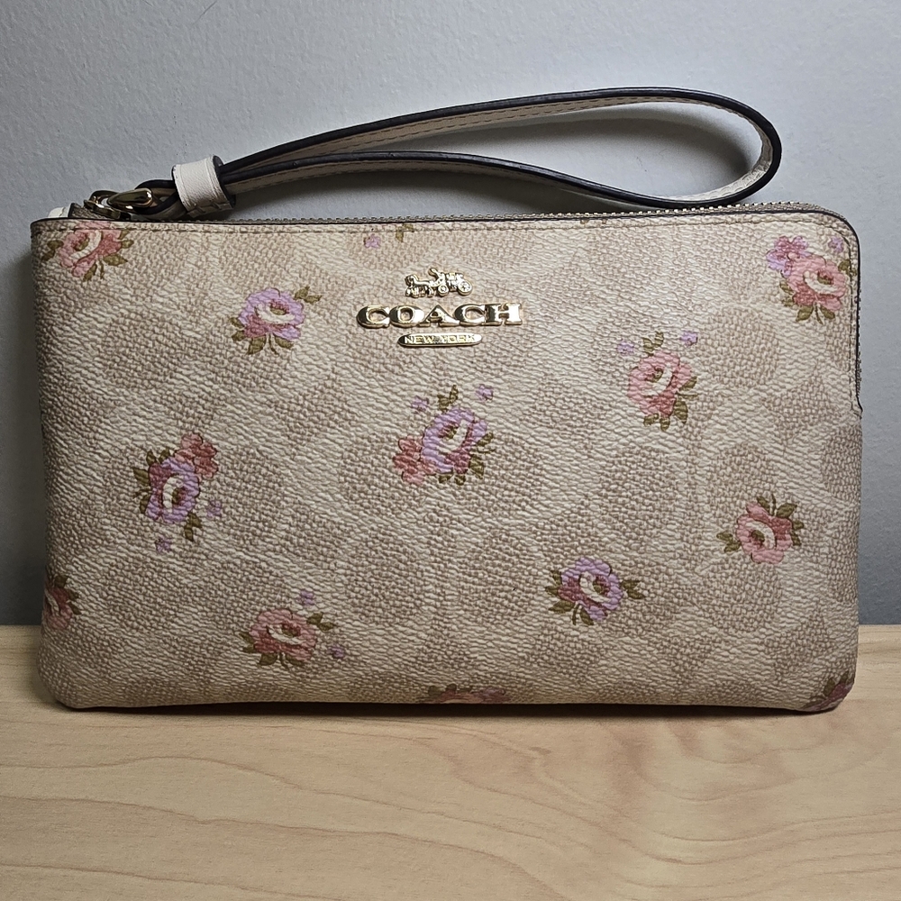 COACH CBA72 Wristlet Beige Signature Floral Coated Canvas Corner Zip Peach Lning